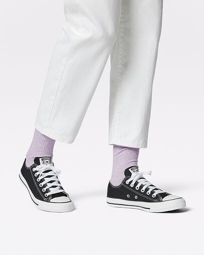 Điều gì đã làm nên huyền thoại giày best-seller Converse Classic Black?