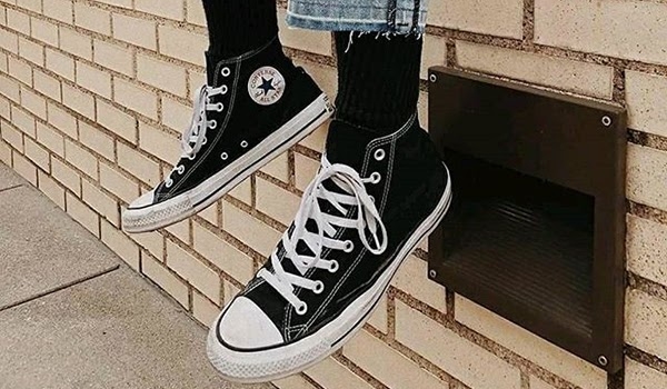 Điều gì đã làm nên huyền thoại giày best-seller Converse Classic Black?