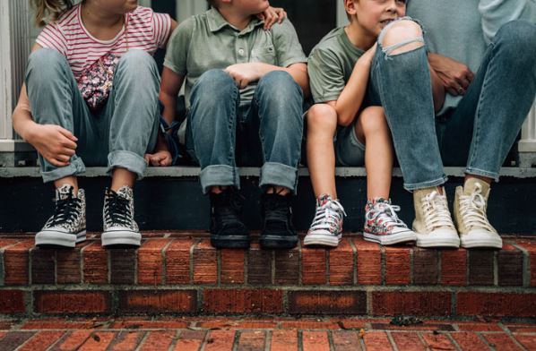 Cách chọn giày Converse đến trường - làm sao cân bằng giữa nhạt nhòa và nổi bật?