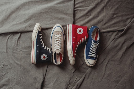 Chỉ bạn cách chọn size giày Converse để không bị đau chân, nhấc gót