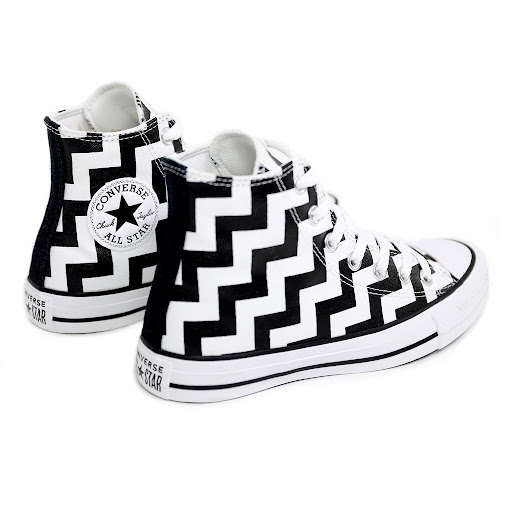 Sức cuốn hút giữa tông đen và trắng của Chuck Taylor All Star Glam Dunk