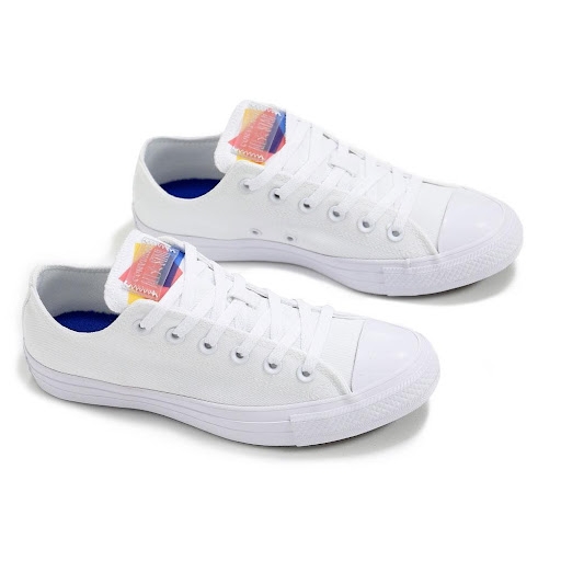 Chuck Taylor All Star Space Racer dải băng keo có các phiên bản nào nổi bật?
