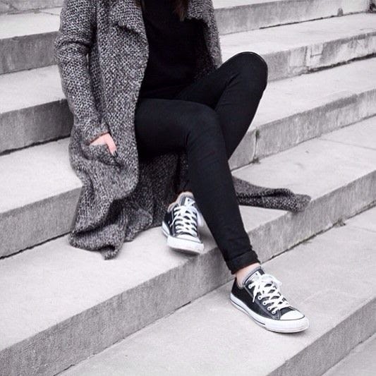 Thử “lột xác” cá tính với giày Converse All Black