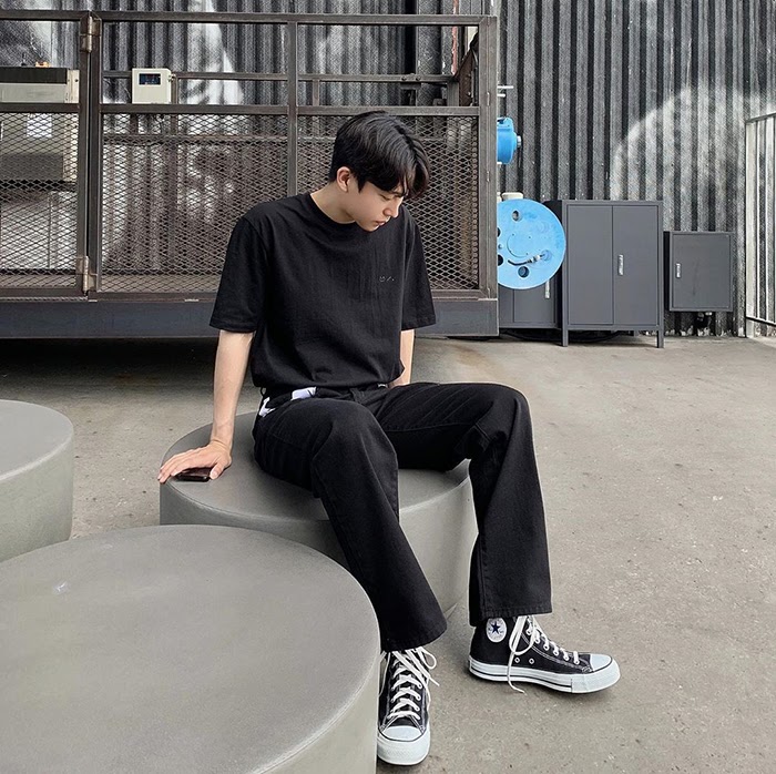 Thử “lột xác” cá tính với giày Converse All Black
