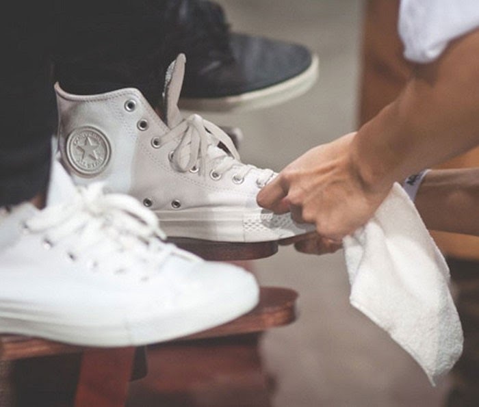 Giày Converse bị hở keo – làm thế nào để khắc phục?