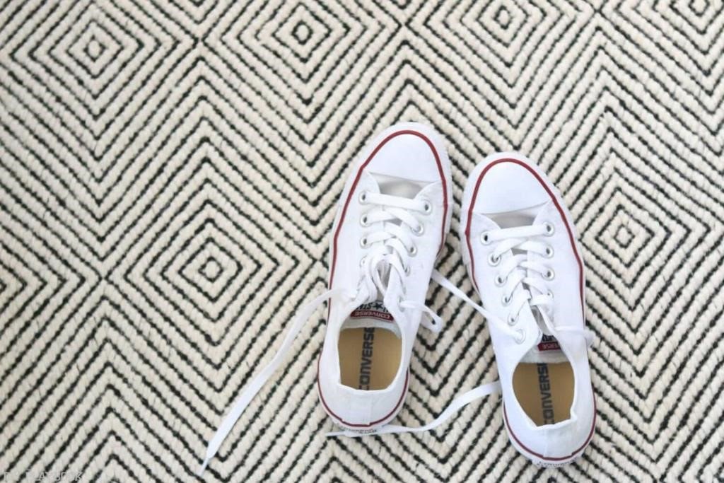 Tất tần tật những điều cần biết khi làm sạch giày Converse trắng bị ố vàng