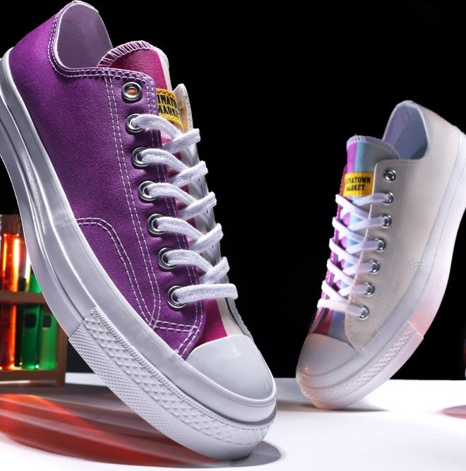 Tạo hình phá cách từ những mẫu giày Converse hai màu