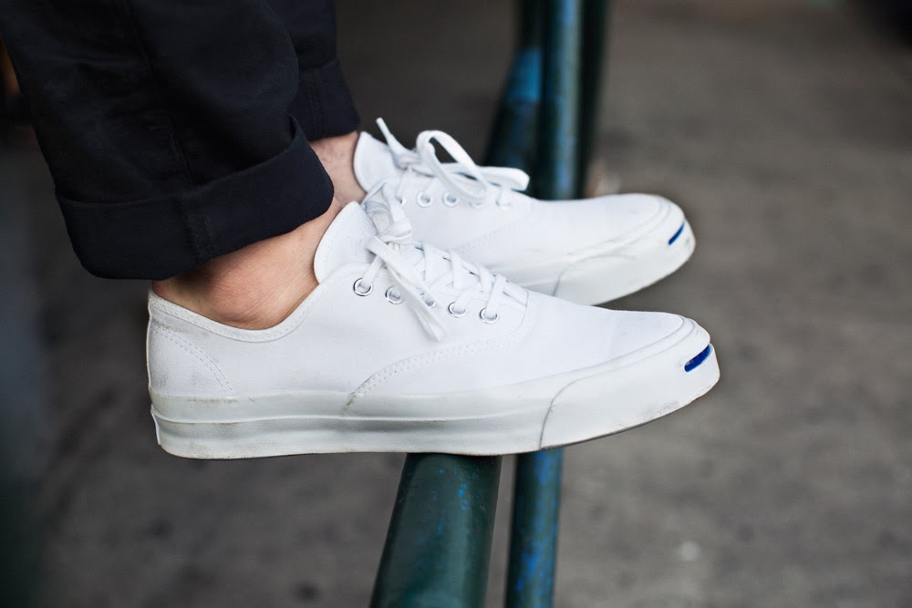 Nguồn năng lượng tích cực đến từ giày Converse mặt cười