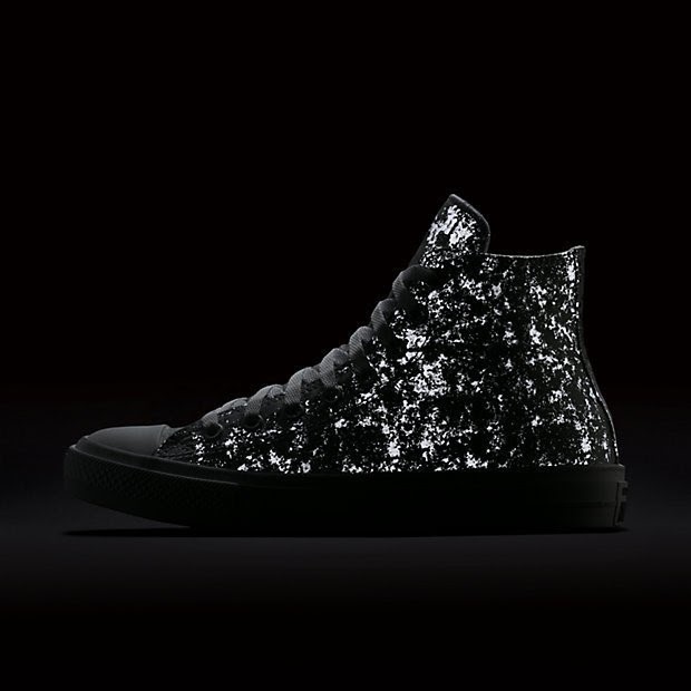 Gọi tên cá tính với giày Converse phản quang