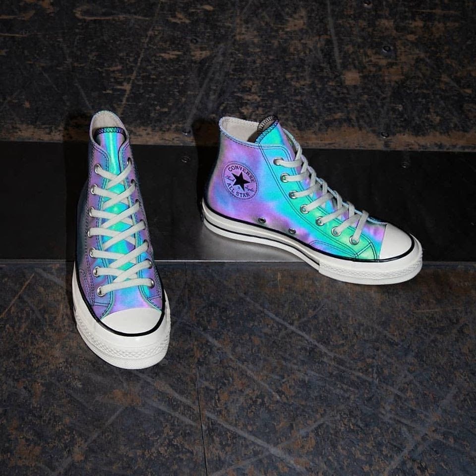 Gọi tên cá tính với giày Converse phản quang