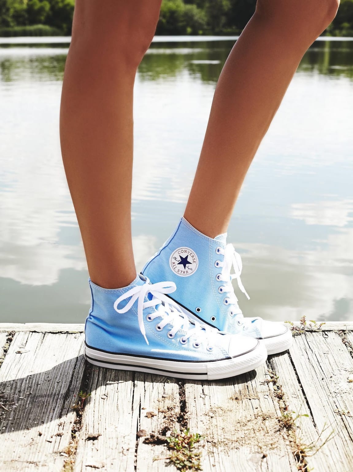Những lý do khiến bạn bị thu phục bởi giày Converse xanh da trời