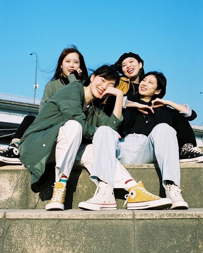 Giày sneaker Converse bằng vải, “hết nước chấm” với giới trẻ