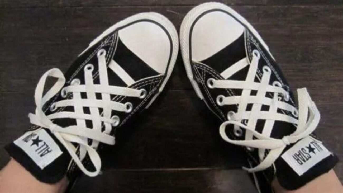 Cách buộc dây giày Converse 6 lỗ kiểu mạng nhện