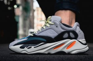 Thiết kế đặc trưng của giày Yeezy 700, phối đồ với giày Yeezy 700 nam