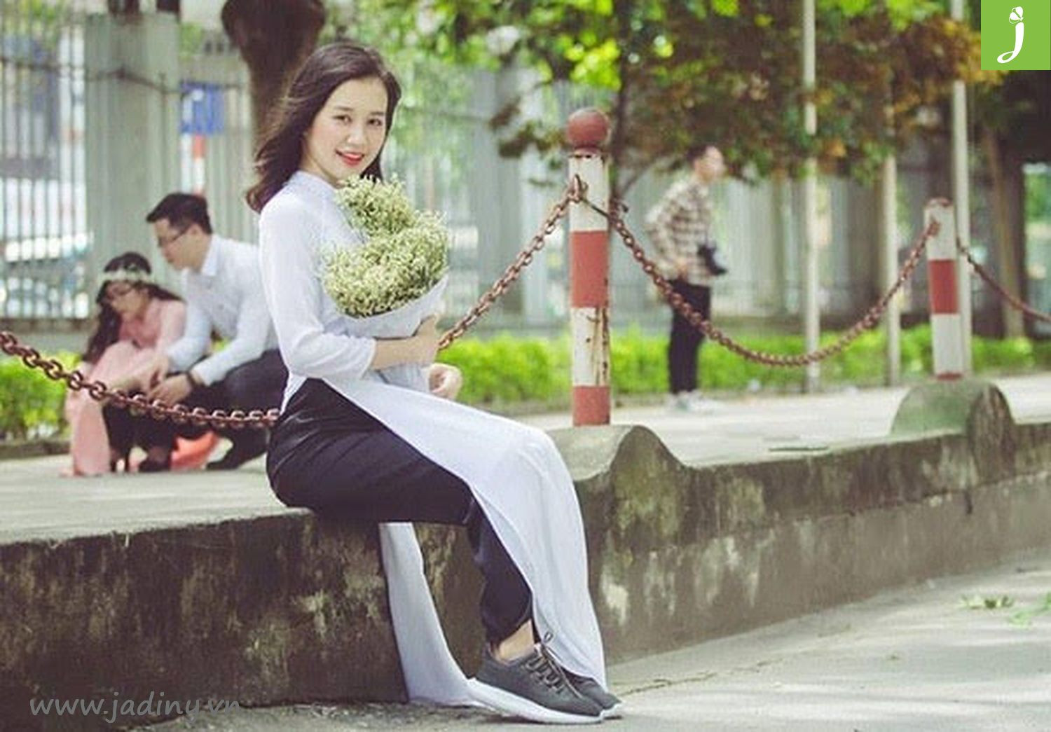 Cách Phối Giày Với Áo Dài Học Sinh: Chuẩn Thanh Lịch, Tự Tin