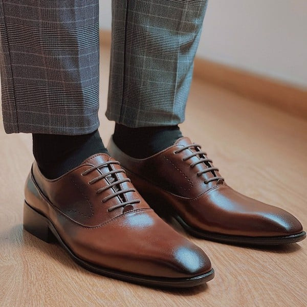 Cách phối vest nam lịch lãm cùng giày Oxford cổ điển