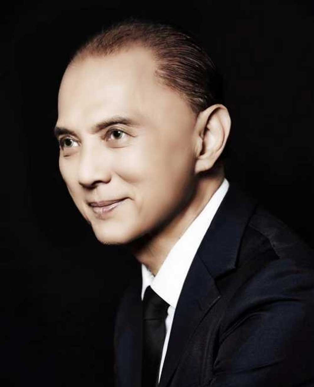 Chân dung nhà thiết kế giày cao gót huyền thoại Prof. Jimmy Choo OBE