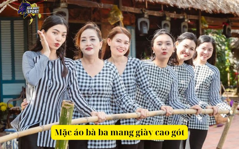 Cô gái duyên dáng trong chiếc áo bà ba màu xanh dịu dàng, phối cùng giày cao gót thanh lịch