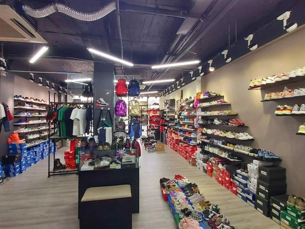 Cửa hàng Authentic Shoes - shop giày chính hãng uy tín tại Hà Nội