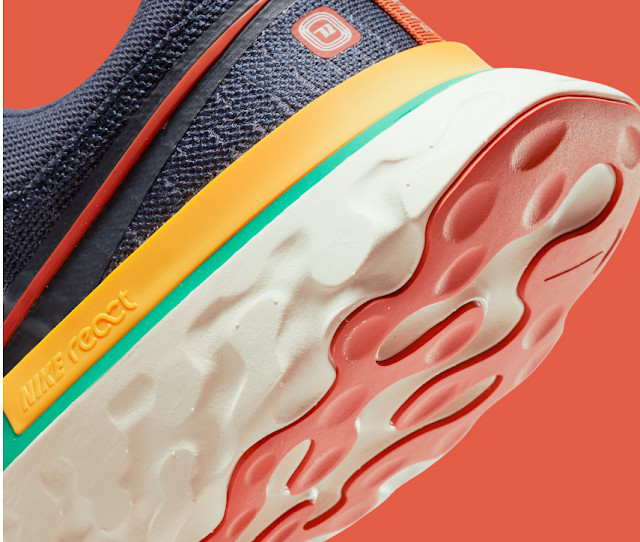 Đế giày thể thao công nghệ React Foam mang lại đệm êm ái