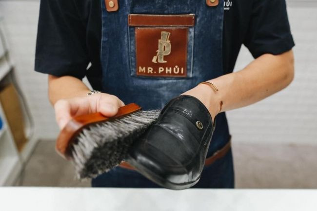 Địa chỉ sửa chữa giày sneaker uy tín Mr Phủi