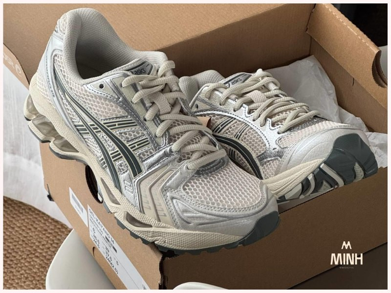 Đôi giày bóng chuyền nữ ASICS GEL-Kayano 14 ‘Birch Dark Pewter’ phong cách cổ điển
