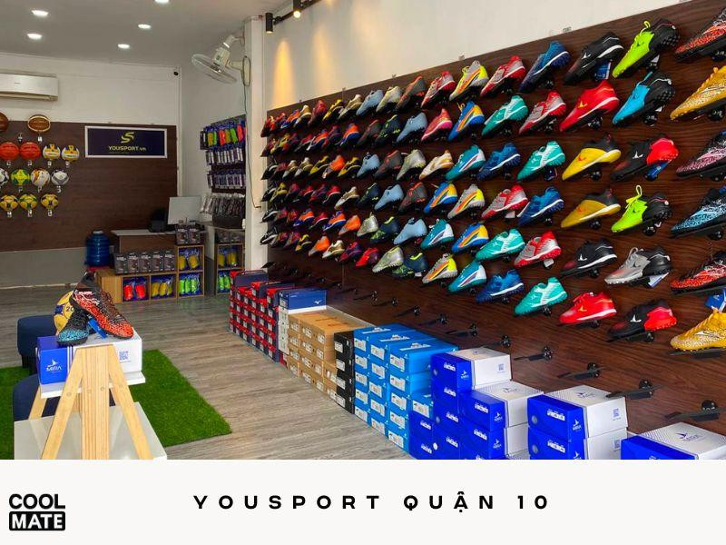 Gian hàng YouSport Quận 10 với các dòng giày bóng rổ được sắp xếp gọn gàng, thu hút người mua