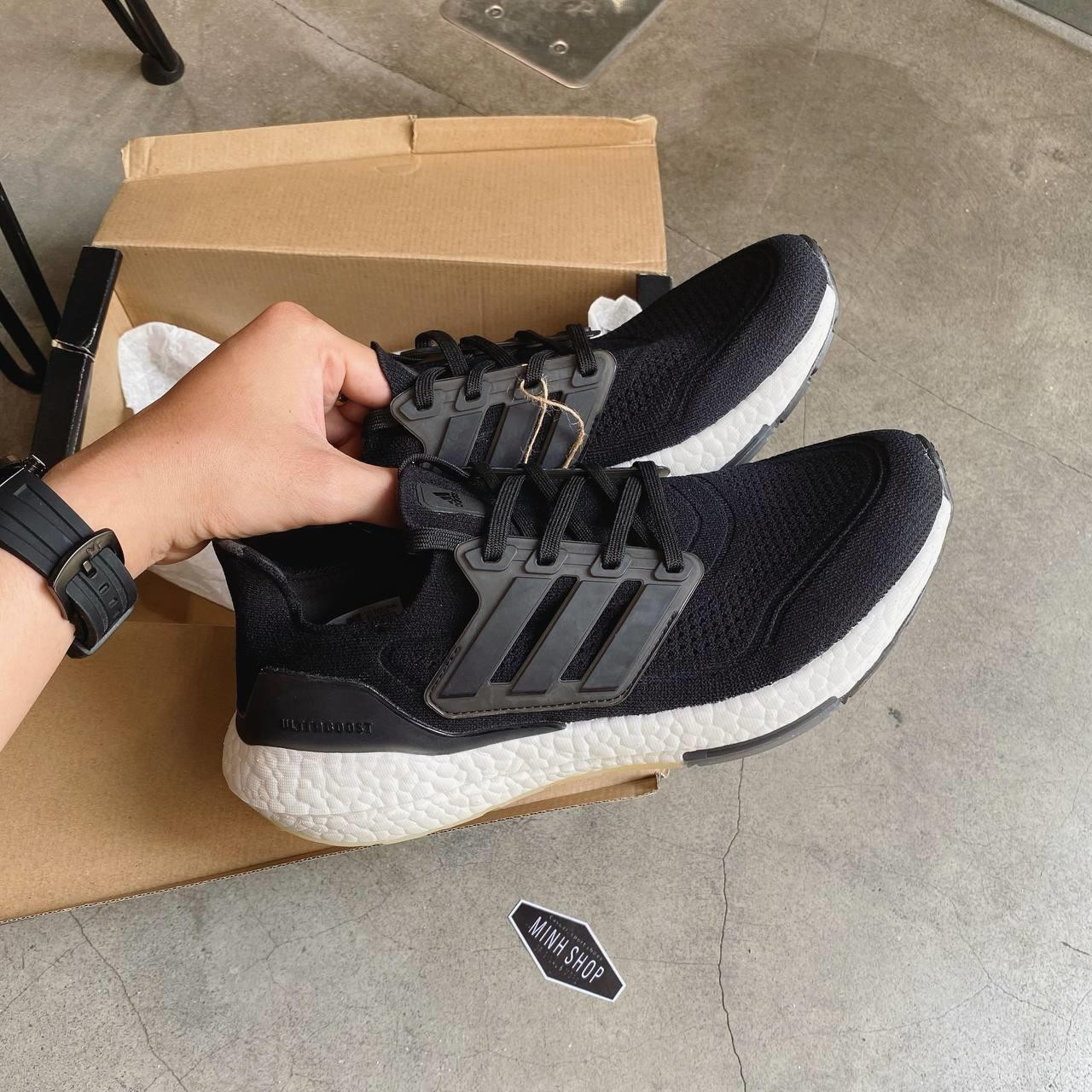 Giày Adidas Ultra Boost 21 Core Black nhẹ nhàng và thoải mái