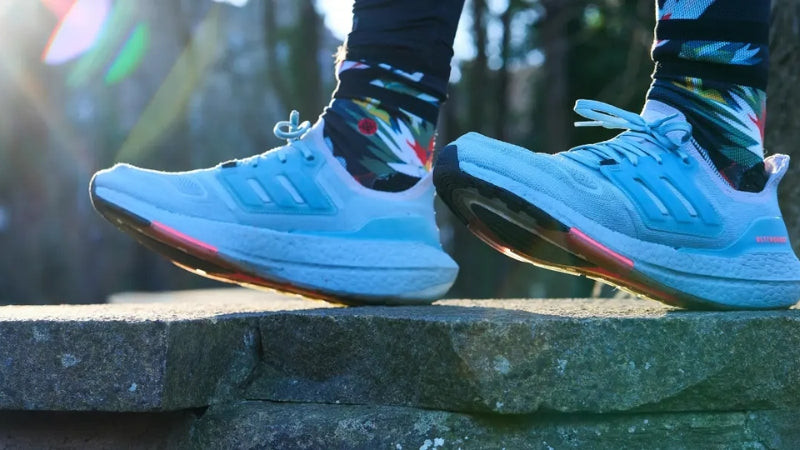 Giày Adidas Ultra Boost 22 linh hoạt cho cả đi làm và chạy bộ
