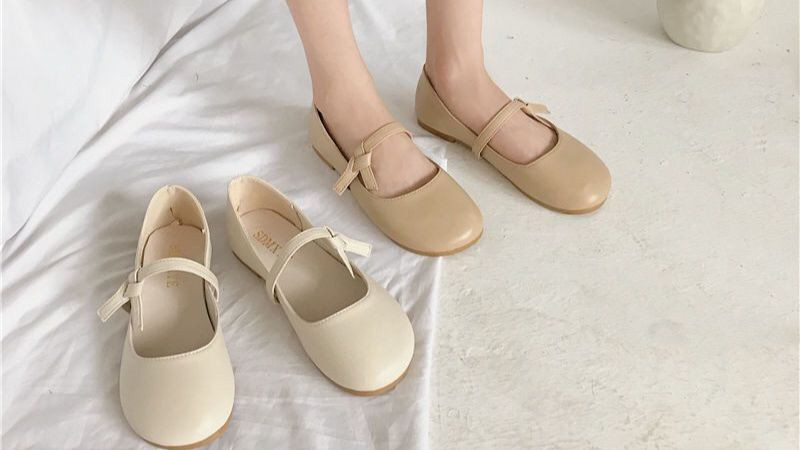 Giày búp bê nữ hồng nhạt thể hiện phong cách nữ tính và dịu dàng