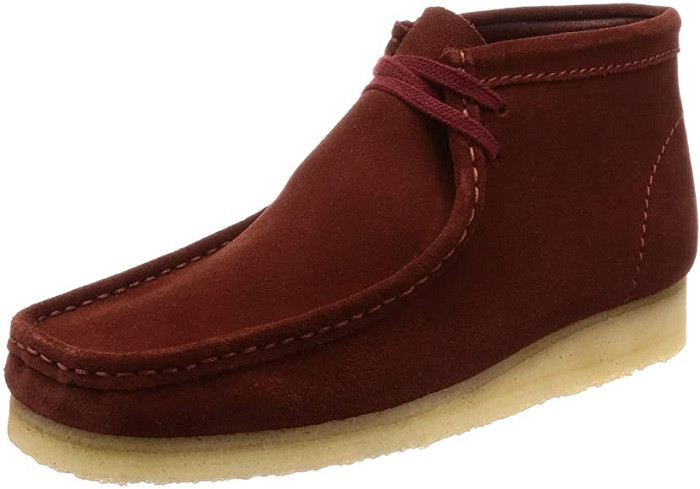 Giày Clarks Moccasin Wallaby Boots màu rượu vang, kiểu dáng ren thoải mái.