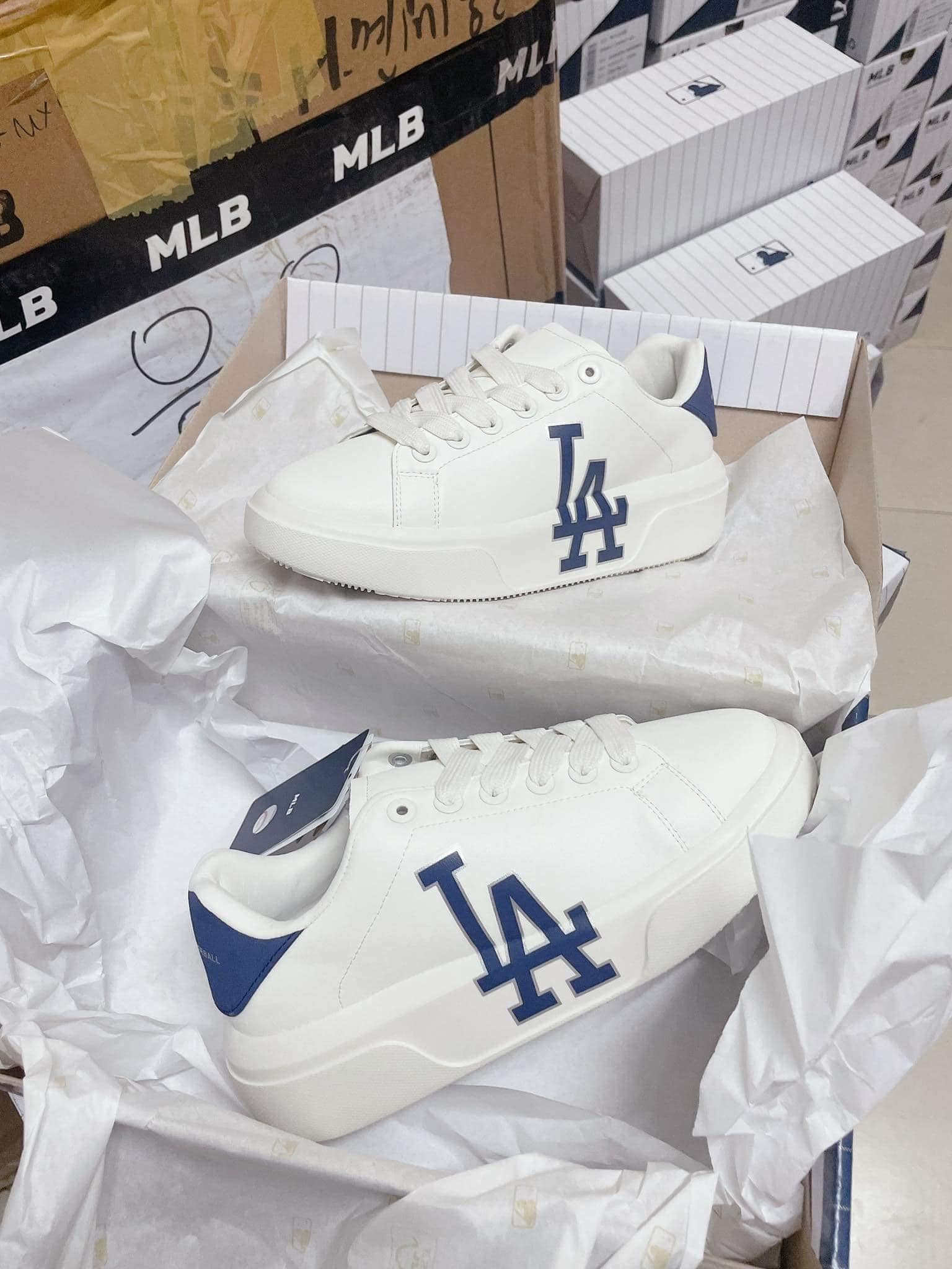 Giày đôi nam nữ MLB Classic Couple Shoes thanh lịch