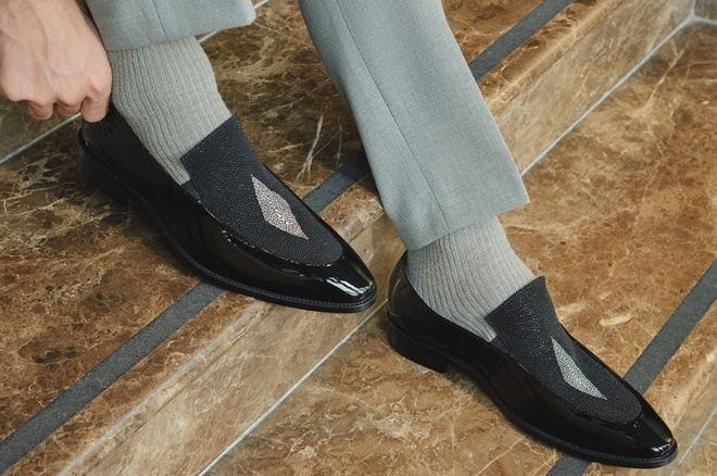 Giày lười loafer nam màu đen làm từ chất liệu da thật cao cấp