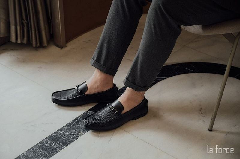 Giày lười nam Bit Loafer màu nâu với chi tiết kim loại trên thân