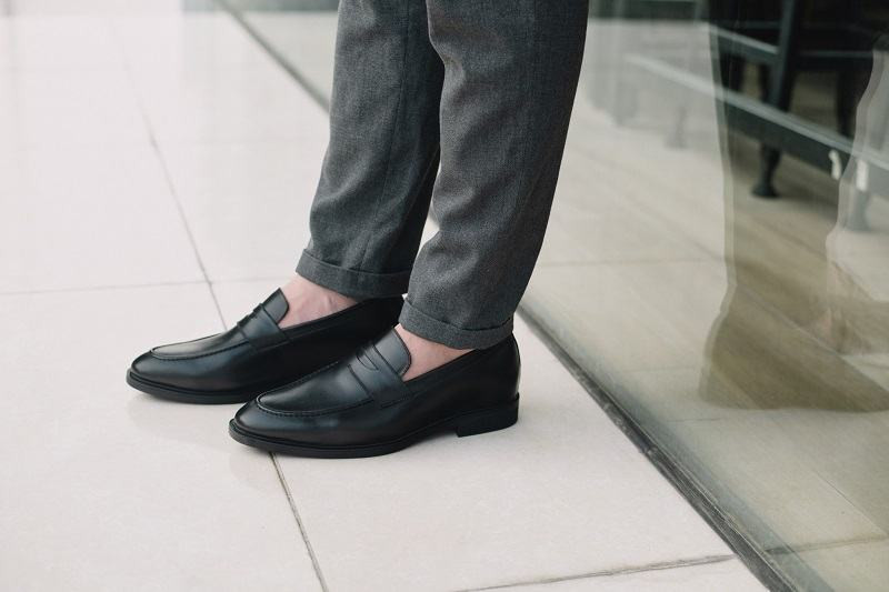 Giày lười nam màu đen cao cấp giúp tăng chiều cao, phong cách trẻ trung