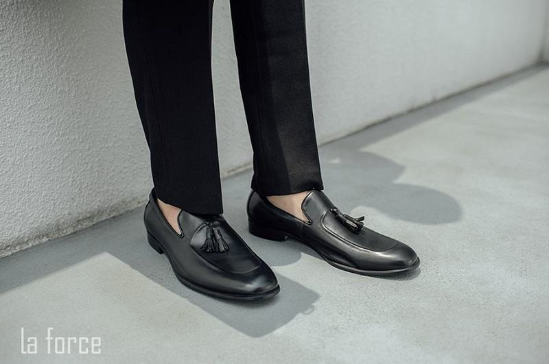 Giày lười nam Tassel Loafer màu đen với tua rua