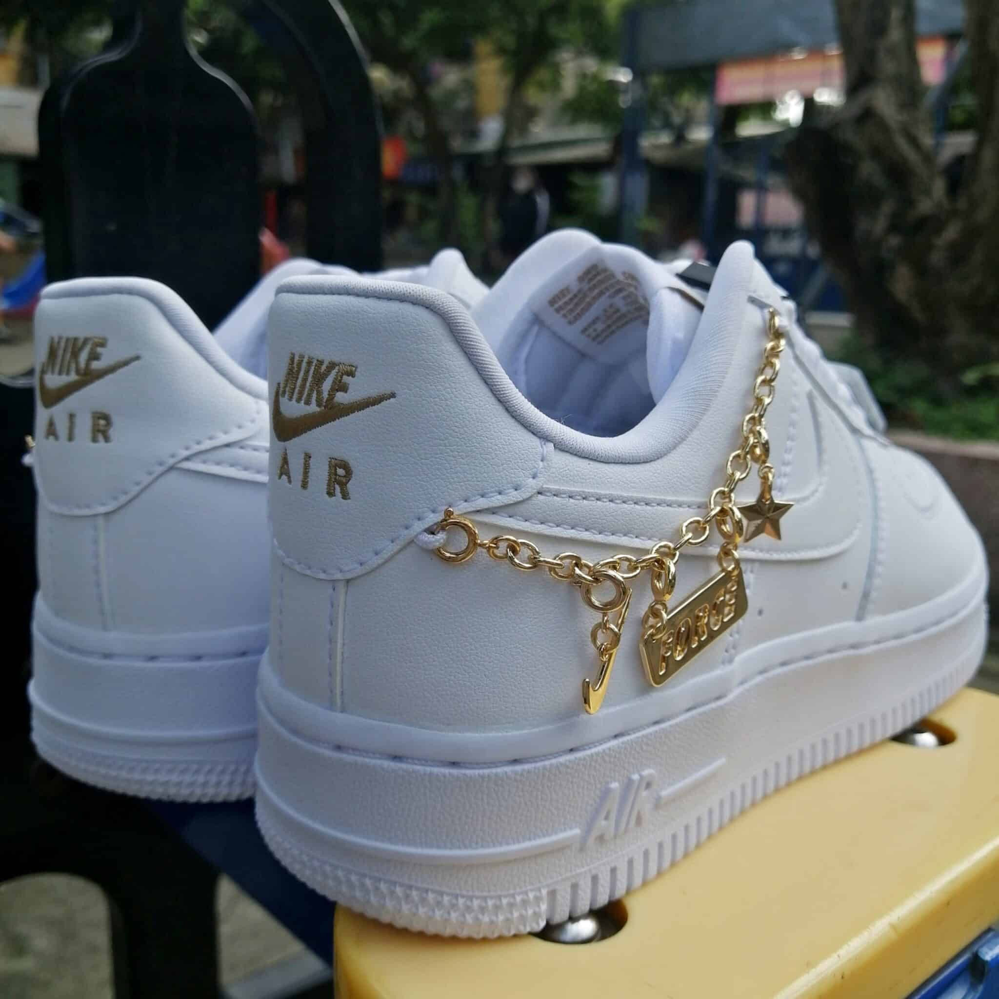 Giày Nike Air Force 1 Lucky Charms sang trọng