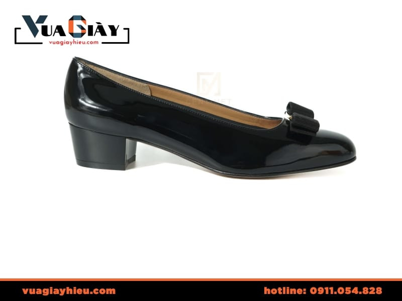 Giày Salvatore Ferragamo nữ đinh tán