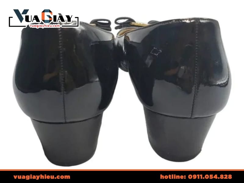 Giày Salvatore Ferragamo nữ phối đồ