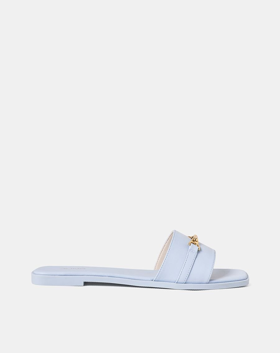 Giày sandal khóa trang trí màu xanh