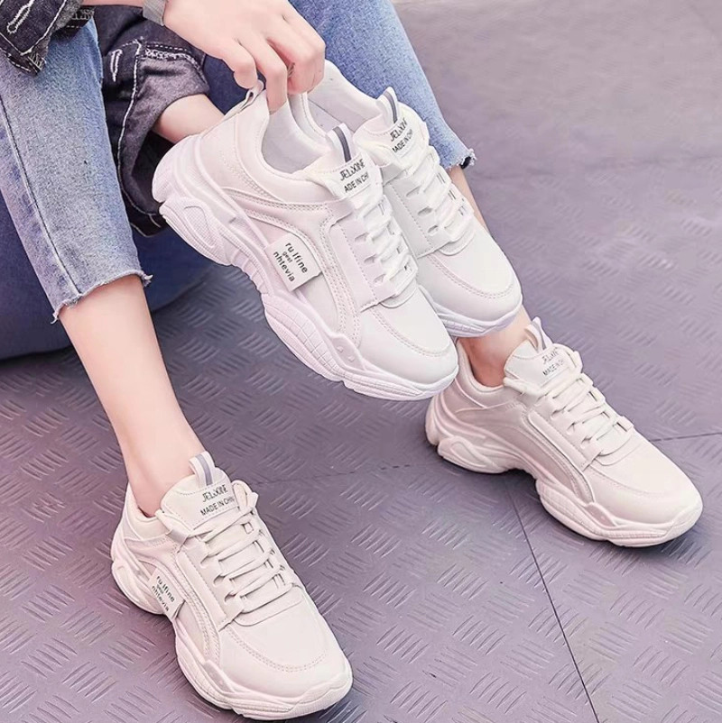 Giầy sneaker độn đế nữ màu hồng pastel, xu hướng hiện đại