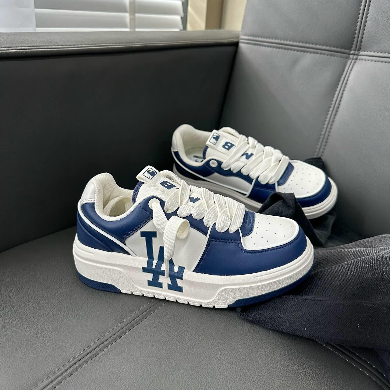 Giày sneaker nam trắng đế cao MLB Chunky Liner phối đồ street style