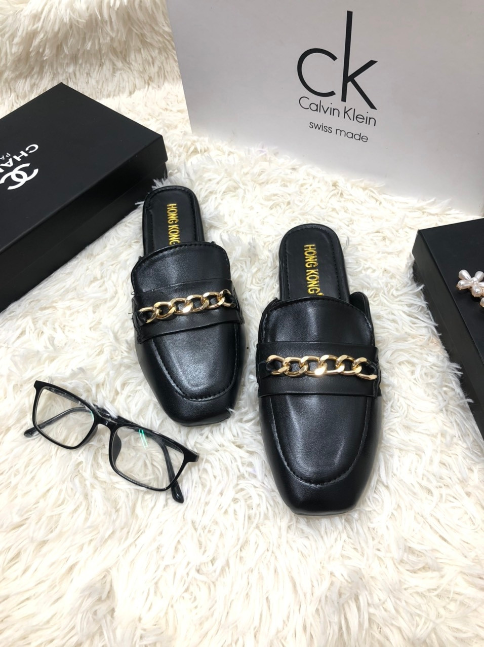 Giày sục da mềm dây xích nữ