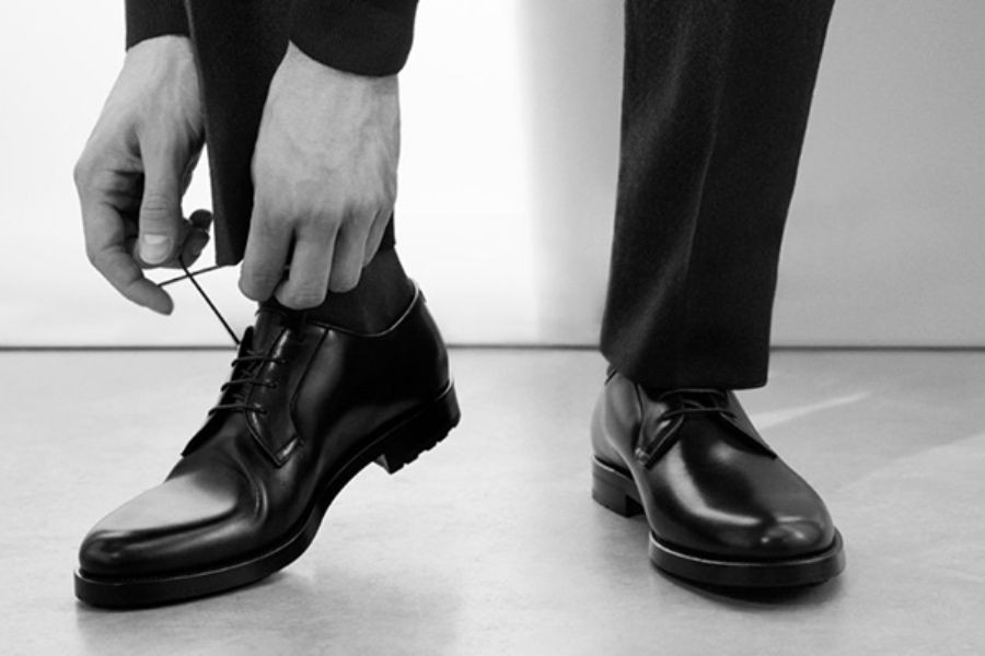 Giày tây nam 4MenShop với kiểu dáng hiện đại, dễ dàng phối hợp trang phục