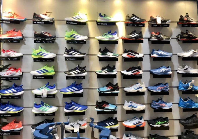 Giày Adidas Chính Hãng Uy Tín Hà Nội: Bí Quyết Tìm Địa Chỉ Mua Sắm