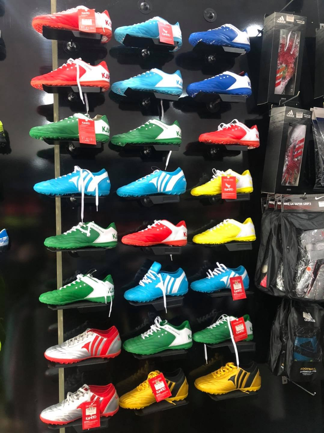 Gôn Pro Shop Đà Nẵng chuyên phụ kiện và giày đá bóng