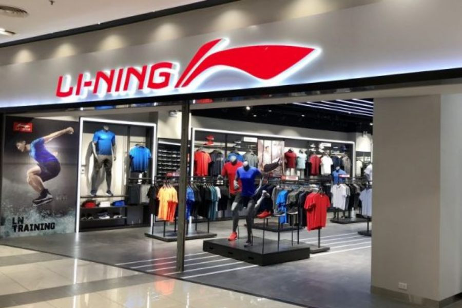 Hình ảnh cửa hàng Lạ Sneaker, chuyên cung cấp giày thể thao xuất khẩu chất lượng cao tại Hà Nội