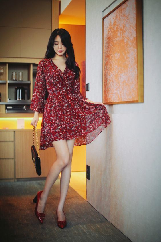 Phối đồ với giày cao gót màu đỏ: Bí quyết tạo phong cách đỉnh cao Phối đồ với giày cao gót màu đỏ: Bí quyết tạo phong cách đỉnh cao