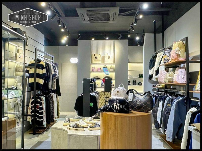 Mặt tiền mbxdomba, một tiệm giày dép mang phong cách cá nhân hóa và sáng tạo.