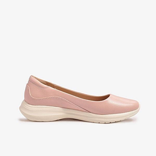 Mẫu giày bệt nữ da mềm màu hồng pastel với thiết kế ôm chân, tôn lên vẻ nữ tính